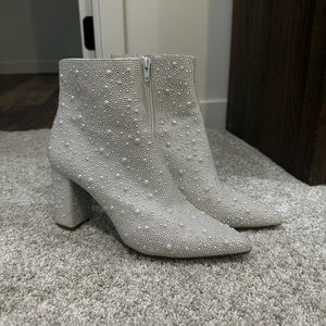 Betsy Johnson pearl boots size 8